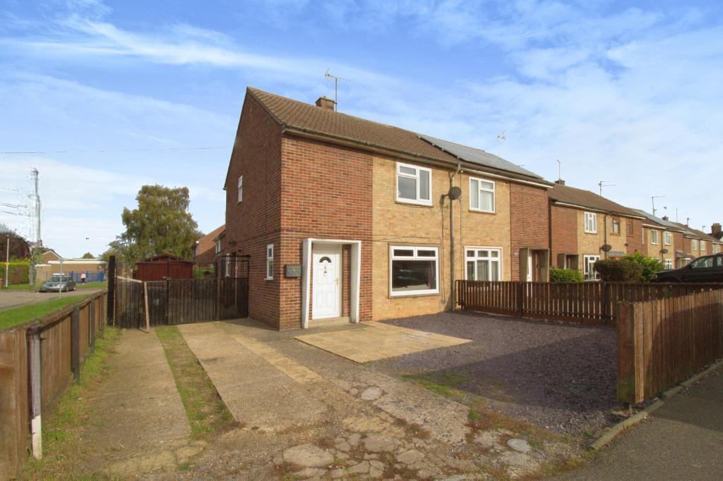 Hallfields Lane, Gunthorpe, Peterborough, PE4 7YW